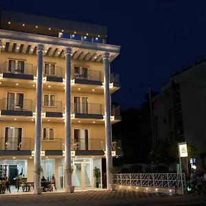 Julius Hotel